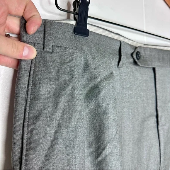 Samuelsohn Comfort Waist Super 110’s Pleated Wool Dress Pants - Picture 4 of 12
